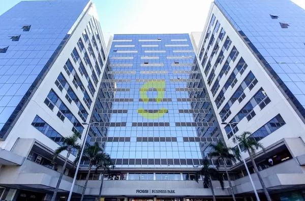 Ótima sala comercial, dividida em 6 salas e 6 vagas!