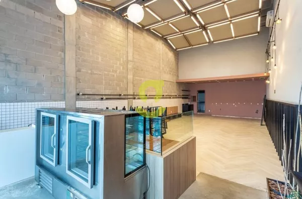 Loja de 119m, em condomínio imponente e próximo a orla do Guaíba!