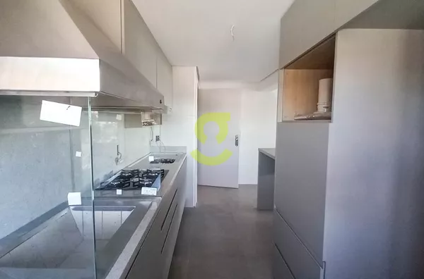 Apto semi mobiliado, churrasqueira, 2 dorm, suite, vaga e infra!