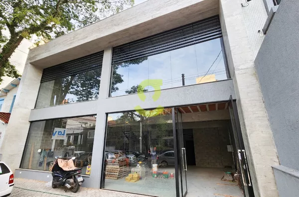 Excelente loja de 2 andares TOTALMENTE reformada, 320m privativos, vaga para 3 carros próxima ao Parcão!