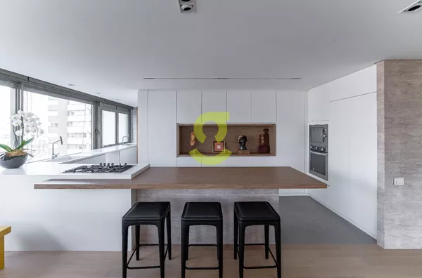 Apartamento Alto Padrão, 165m², 3 suítes, lareira, churrasqueira, infra completa, Bela Vista.