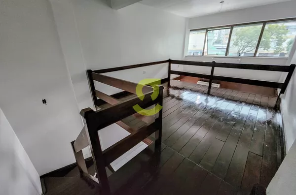 Loja comercial c/ mezanino, lavabo, frente positiva, 8 vagas rotativas!