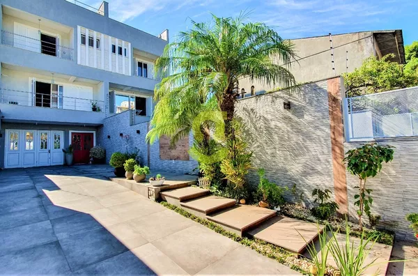 Ótima casa quadriplex, 396m priv, MOBILIADA, lareira, churrasqueira, 4 dorm, 2 suítes, 7 vagas