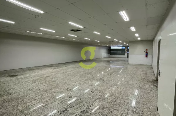 Ótima loja comercial, ponto espetacular reformada!