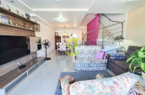 Ótima casa quadriplex, 396m priv, MOBILIADA, lareira, churrasqueira, 4 dorm, 2 suítes, 7 vagas