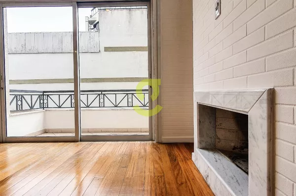 Espetacular loft duplex, 79m priv, semi mobiliado, mesanino c/ 1 dorm e banheiro, lavabo e 2 Vagas individuais na Padre Chagas! 