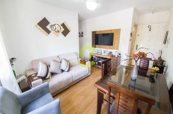 Apto reformado, living, 3 dorm e vaga