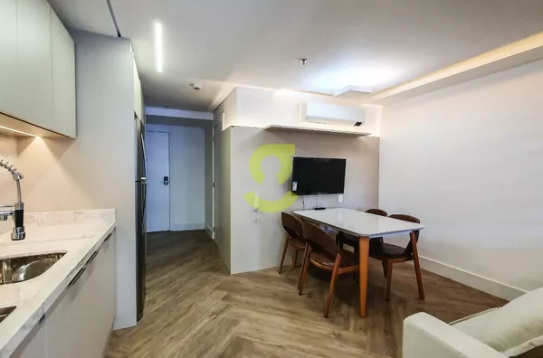 Loft MOBILIADO, andar alto, infra espetacular no bairro Petrópolis!