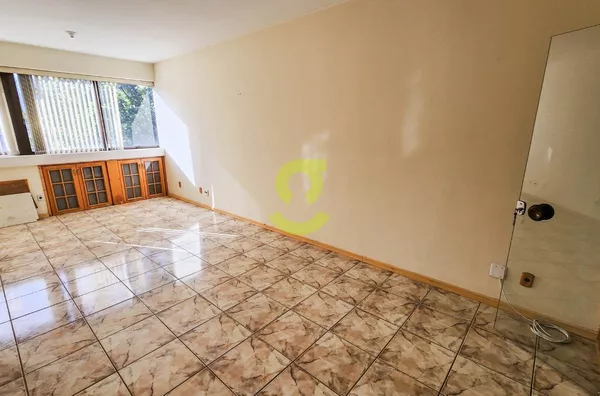 Ótima sala comercial, reformada, muito bem localizada no bairro Petropolis!