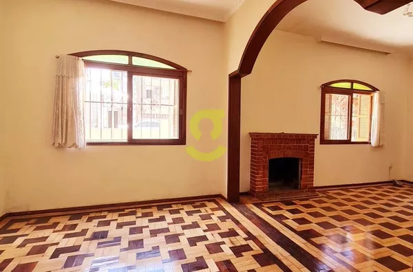 Ótima casa comercial, toda reformada, 300m priv, no bairro Petropolis!