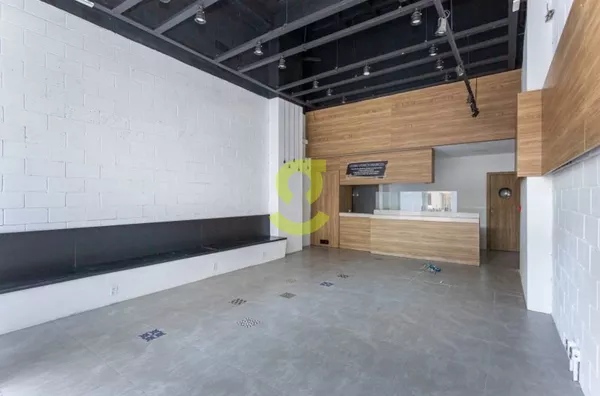 Loja comercial, 61m priv, em condominio conceito e proximo a Orla do Guaiba e shopping Praia de Belas!