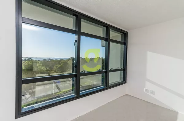 Sala comercial nova, 49m priv, 1 banheiro e uma vaga!