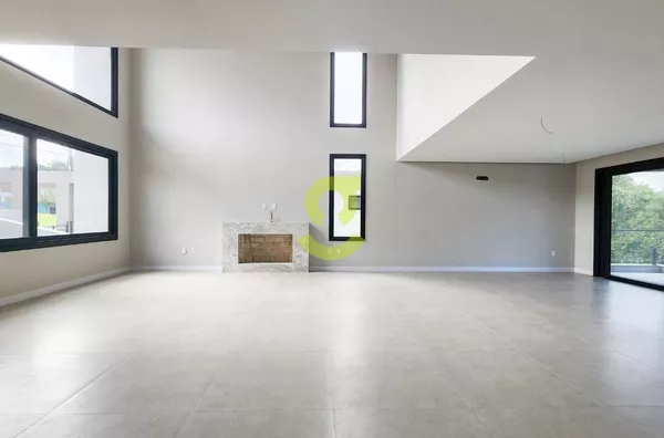 Diferenciada casa no condominio Alphaville, 349m, pe direito, lareira, 4 suites, sacada, pátio e 4 vagas!