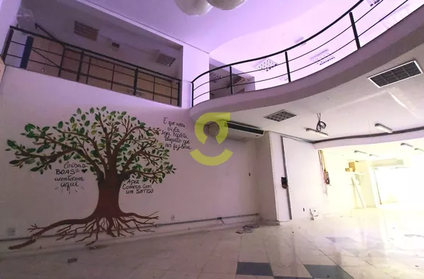 Loja para aluguel com mais de 200m², 2 andares, mezanino, amplo espaço, escritório e sala, ar condinionado, na Av. Carlos Gomes.