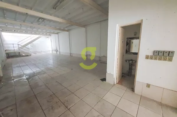 Prédio comercial, 4 andares, 320m, em ótima localização!