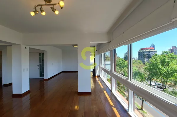 Ótimo apto, 200m, 3 dorm, 4 banheiros, dep empre, 2 vagas em frente ao supermercado!