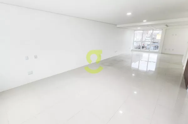 Ótima sala comercial reformada, 138m priv, ar condicionados, 2 banheiros, cozinha ao lado do Bourbon Wallig! 