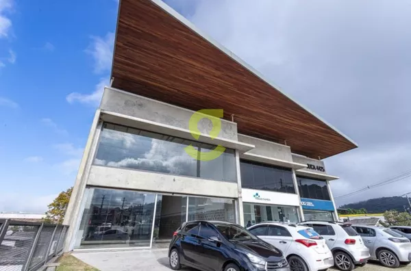 Loja em arquitetura moderna para seu negócio!