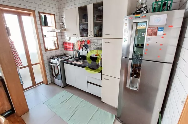 Apto mobiliado, 2 dorm, andar alto, 71m privativos bem localizado!