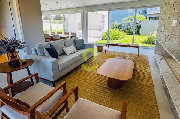 Casa em Condomínio no litoral, 341m², 5 súites, Infra