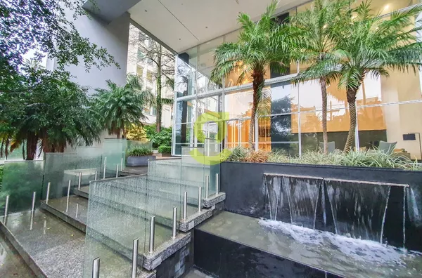 Sala comercial nova, 75m privativos, 2 banheiros, 2 vagas!