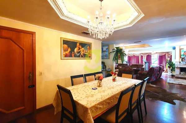 Apartamento mobiliado, 270m², 3 dorm, 2 suites, 4 banh, 3 vagas.