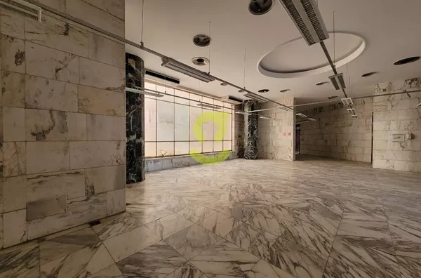 Ampla sala comercial, 1.500m² priv,