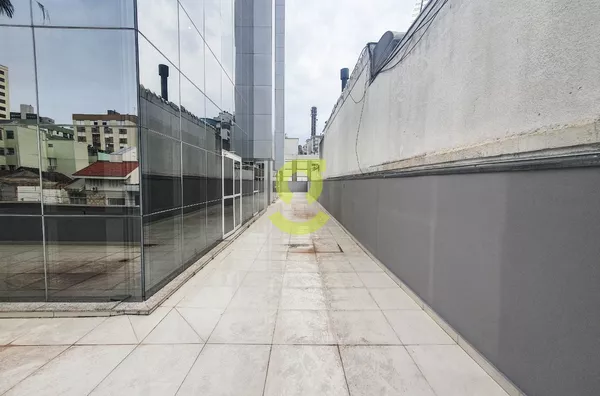 Sala comercial nova, 100m2 privativos + TERRAÇO, 2 banheiros, 2 vagas!