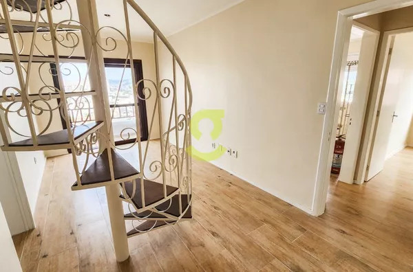 Ótima cobertura TODA reformada, andar alto, vista espetacular para o bairro, 2 dormitorios, 1 vaga