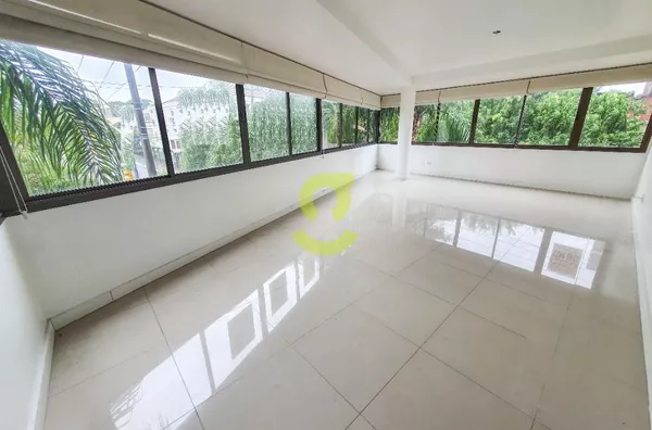 Ótimo apto c/ terraço, 156m², 3 dorm, 1 suite, churrasqueira, 3 vagas!