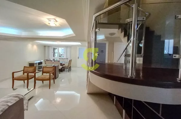 Casa TOTALMENTE MOBILIADA, 380m, 3 dorm e 4 vagas!