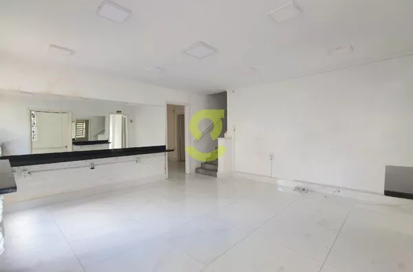 Casa comercial a venda em bairro Nobre, reformada, 207m².
