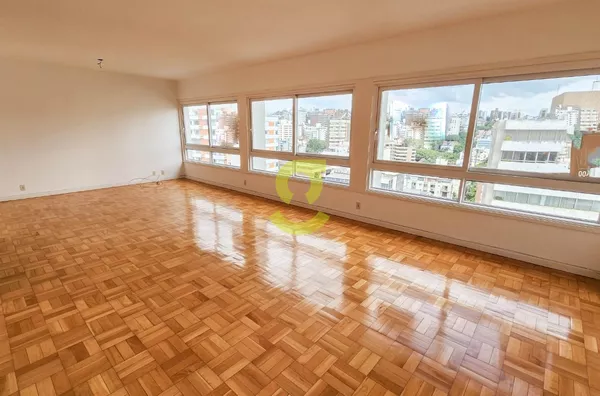 Ótimo apto reformado, andar alto,  lavabo, semi mobiliado, 167m, 3 dorm, suite, depend e vaga coberta!