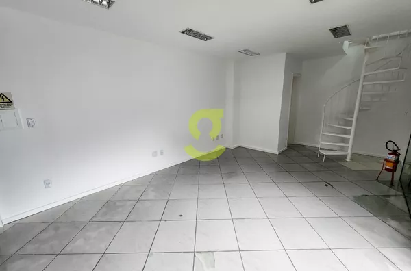 Loja c/ mesanino, 42m, 4 vagas privativas, 8 vags rotativas!