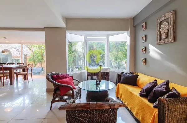 Ótima casa em condominio, 550m priv, lareira, churrasqueira, sacada, 3 dorm, 2 vagas e infra!!