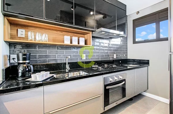 Casa em condominio, NOVA, 183m priv, 3 dorm, sacada, churrasqueira, lareira, 2 vagas e infra!