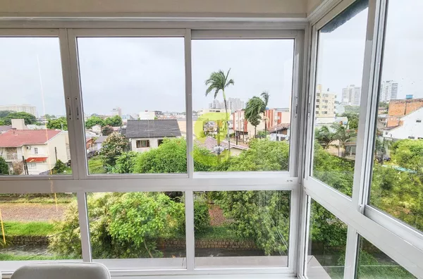 Ótimo apto TODO reformado, semi mobiliado, 74m priv, 2 dorm, suite e vaga coberta.