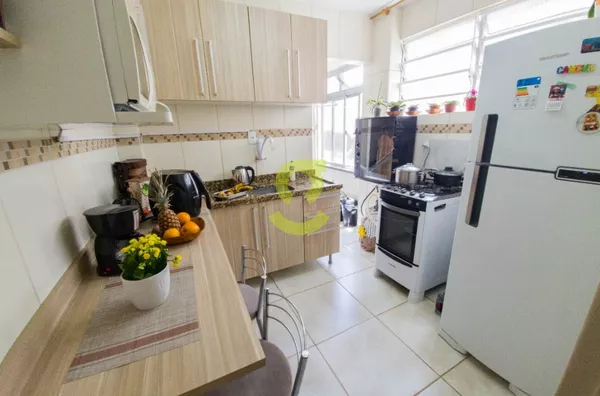 Apto reformado, living, 3 dorm e vaga