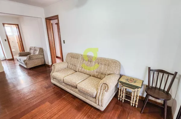 Apto semi mobiliado, 99m priv, sacada, churrasqueira, lavabo, 2 dorm, 1 vaga!