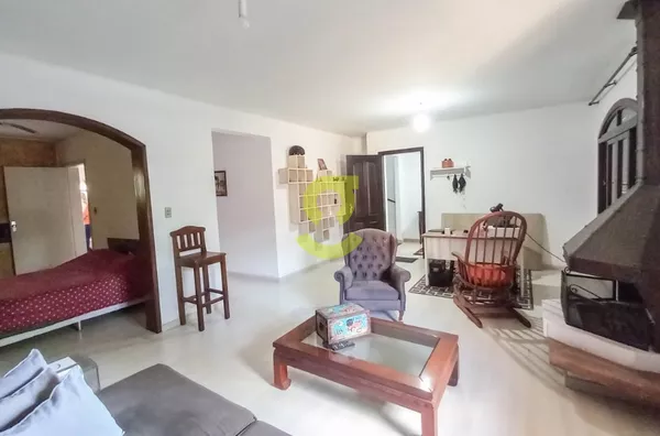 Casa mobiliada, 287m, 4 dorm, churrasqueira e 5 vagas!