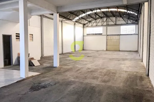 Pavilhão reformado, 3 salas, 350m2