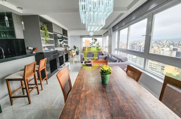 Espetacular apto, andar alto, vista livre, 203m privativos, churrasqueira, lareira, lavabo, 4 dorm, 3 suites, 3 vagas e infra!