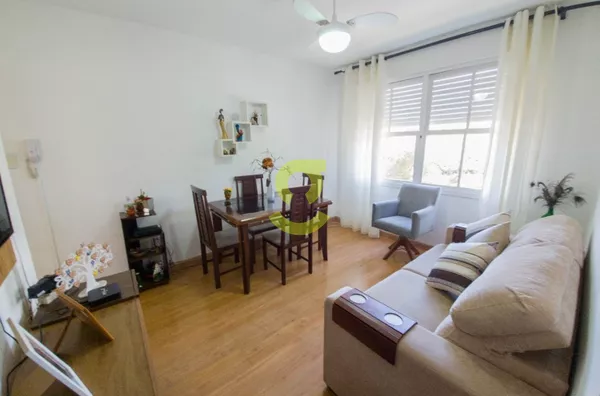 Apto reformado, living, 3 dorm e vaga