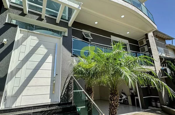 Excelente casa triplex, TODA mobiliada e decorada, 344m priv, 4 dorm, suite, 5 vagas!