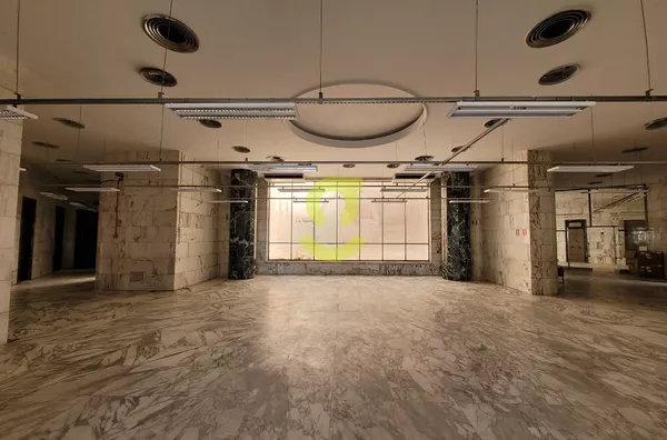 Ampla sala comercial, 1.500m² priv,