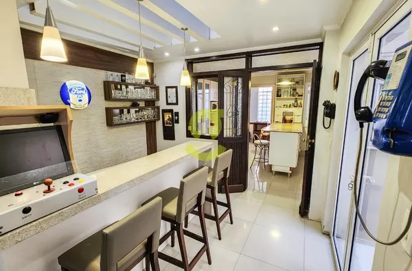 Ótima casa triplex semi mobiliada, 348m priv, 3 dorm, suite, lavabo, churrasqueira, 5 vagas