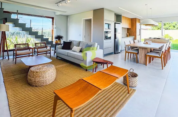 Casa em Condomínio no litoral, 341m², 5 súites, Infra