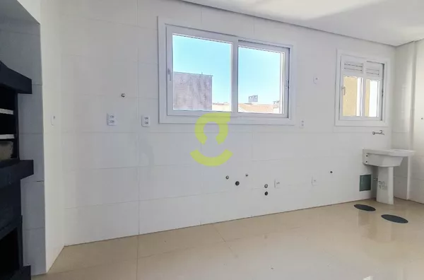 Amplo apto 2 dorm, 82m priv, suite e 2 vagas de garagem!