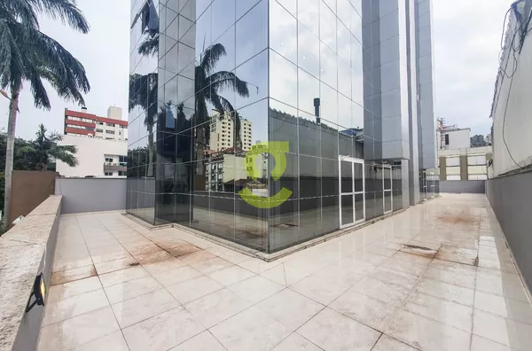 Sala comercial nova, 100m2 privativos + TERRAÇO, 2 banheiros, 2 vagas!