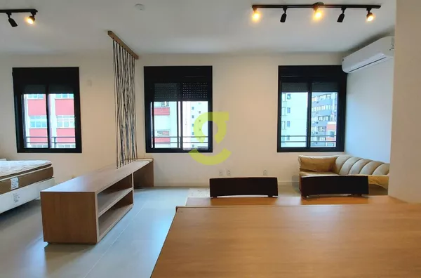 Studio de 43m² no NY205, mobiliado, churrasqueira, cozinha completa, lava e seca, ar condicionado, andar alto, vaga, infra completa, Auxiliadora, Porto Alegre.